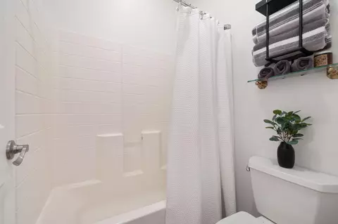 Bath - 82266 Padova Dr, Indio, CA 92203 photo 1 of 5