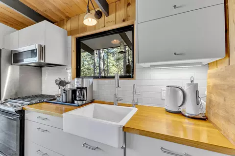 Kitchen - 53150 Double View Dr, Idyllwild, CA 92549 photo 5 of 7