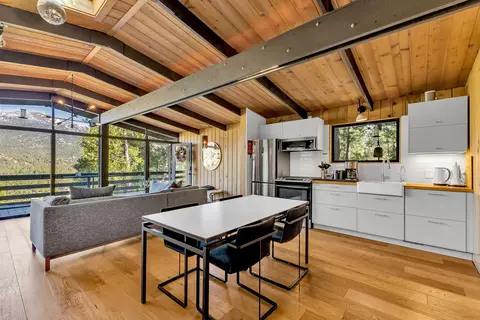 Kitchen - 53150 Double View Dr, Idyllwild, CA 92549 photo 3 of 7