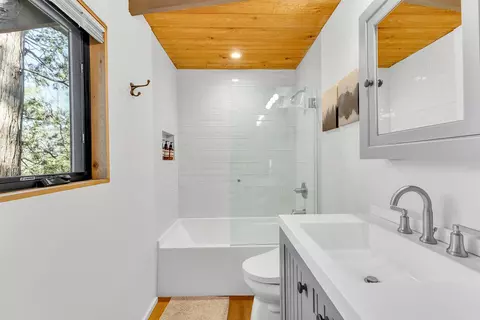 Bath - 53150 Double View Dr, Idyllwild, CA 92549 photo 2 of 4