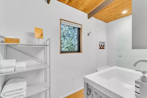 Bath - 53150 Double View Dr, Idyllwild, CA 92549 photo 1 of 4