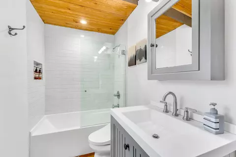 Bath - 53150 Double View Dr, Idyllwild, CA 92549 photo 3 of 4