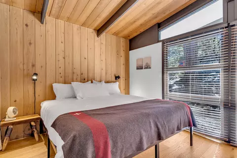 Bedroom - 53150 Double View Dr, Idyllwild, CA 92549 photo 2 of 6