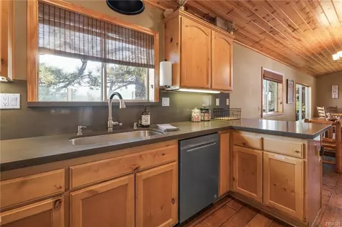 Kitchen - 1498 Klamath Rd, Big Bear City, CA 92314 photo 2 of 4