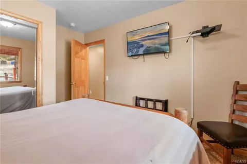 Bedroom - 1498 Klamath Rd, Big Bear City, CA 92314 photo 4 of 8