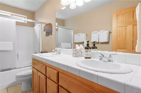 Bath - 1498 Klamath Rd, Big Bear City, CA 92314 photo 4 of 5