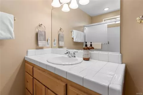 Bath - 1498 Klamath Rd, Big Bear City, CA 92314 photo 3 of 5