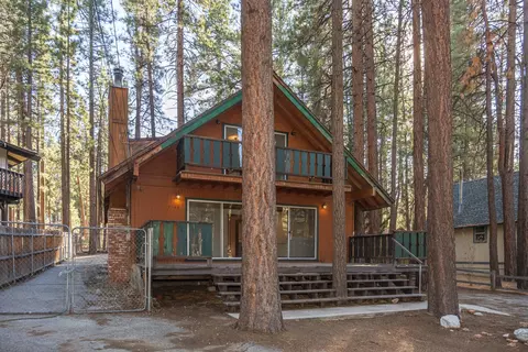 41603 Comstock Ln, Big Bear Lake, CA 92315