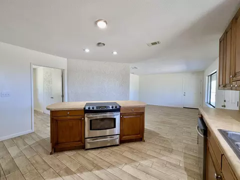 Kitchen - 60358 La Mirada Trl, Joshua Tree, CA 92252 photo 2 of 2