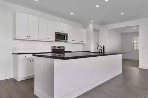 Kitchen - 82410 Murray Canyon Dr, Indio, CA 92201 photo 2 of 4