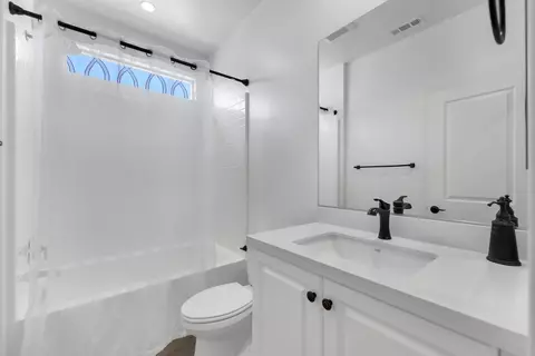 Bath - 82410 Murray Canyon Dr, Indio, CA 92201 photo 2 of 2