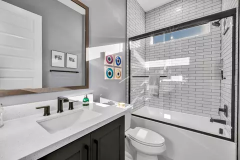 Bath - 82470 Crane Dr, Indio, CA 92201 photo 2 of 3