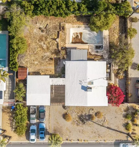 2130 N Roberto Dr, Palm Springs, CA 92262