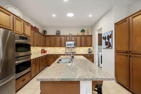 Kitchen - 81940 Eagle Claw Dr, La Quinta, CA 92253 photo 5 of 8