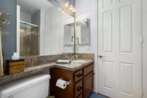 Bath - 81940 Eagle Claw Dr, La Quinta, CA 92253 photo 4 of 5