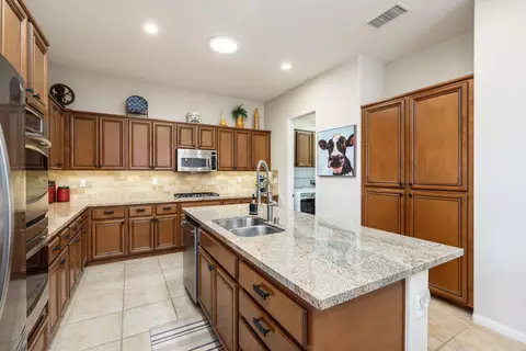 Kitchen - 81940 Eagle Claw Dr, La Quinta, CA 92253 photo 6 of 8