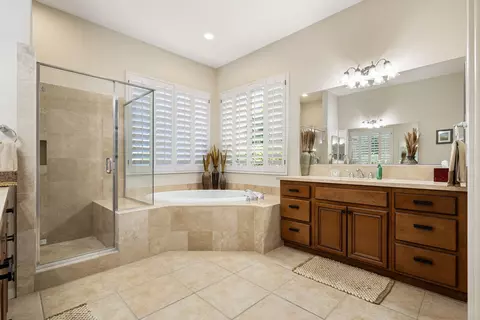 Bath - 81940 Eagle Claw Dr, La Quinta, CA 92253 photo 1 of 5
