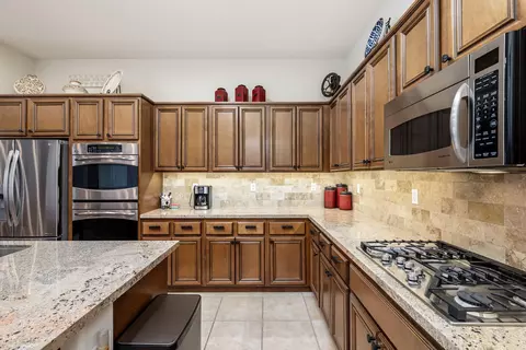 Kitchen - 81940 Eagle Claw Dr, La Quinta, CA 92253 photo 7 of 8