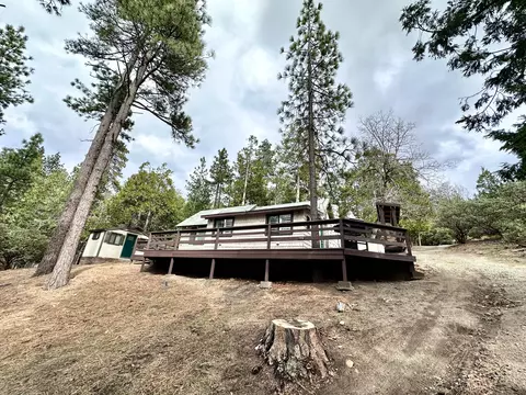 27450 Saunders Mdw, Idyllwild, CA 92549
