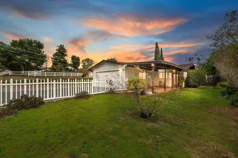 2466 Hummingbird Hill Ln, Fallbrook, CA 92028