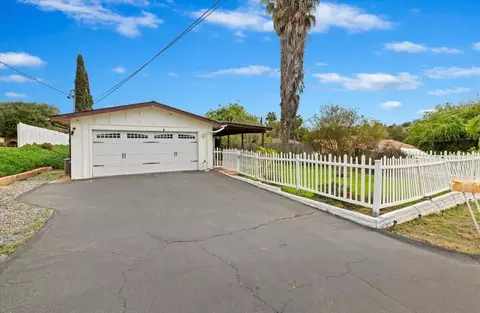 2466 Hummingbird Hill Ln, Fallbrook, CA 92028 photo 2