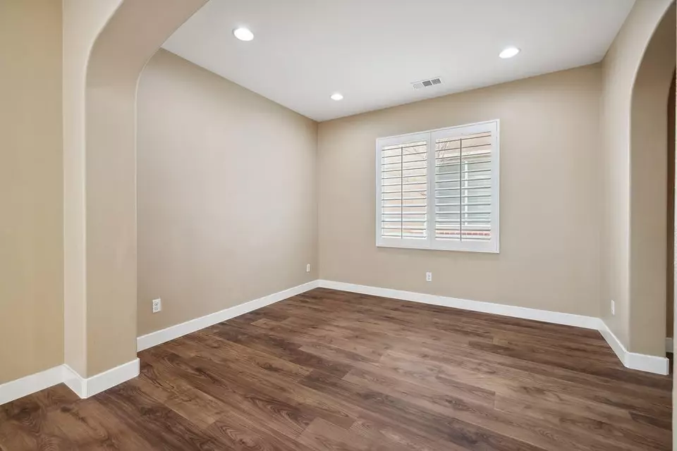 Living - 621 Calle Vibrante, Palm Desert, CA 92211 photo 3 of 3