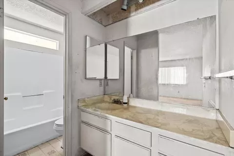 Bath - 83404 Vecino Way, Indio, CA 92201 photo 2 of 2