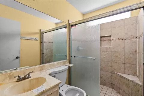 Bath - 83404 Vecino Way, Indio, CA 92201 photo 1 of 2