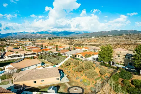 View/Area - 37 Laurel Ct, Calimesa, CA 92320 photo 3 of 6