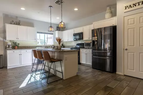 Kitchen - 37 Laurel Ct, Calimesa, CA 92320 photo 1 of 2
