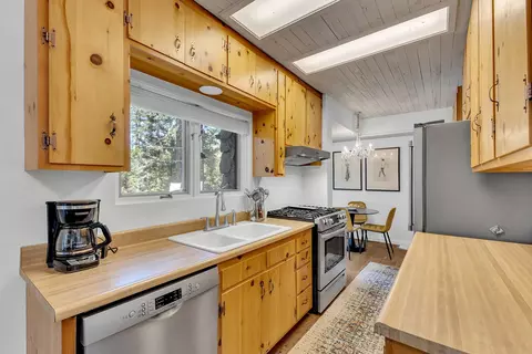 Kitchen - 52831 Laurel Trl, Idyllwild, CA 92549 photo 2 of 5