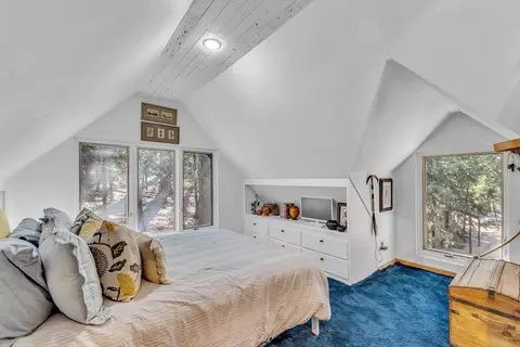 Bedroom - 52831 Laurel Trl, Idyllwild, CA 92549 photo 6 of 10