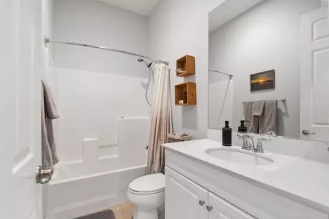 Bath - 43654 Treviso Dr, Indio, CA 92203 photo 2 of 2