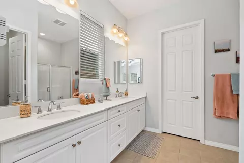 Bath - 43654 Treviso Dr, Indio, CA 92203 photo 1 of 2