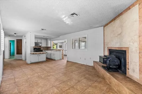 Living - 6929 Grand Ave, Yucca Valley, CA 92284 photo 1 of 1