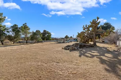 Exterior - 6929 Grand Ave, Yucca Valley, CA 92284 photo 6 of 8