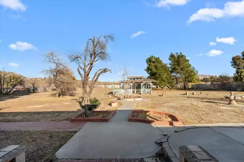 Exterior - 6929 Grand Ave, Yucca Valley, CA 92284 photo 2 of 8