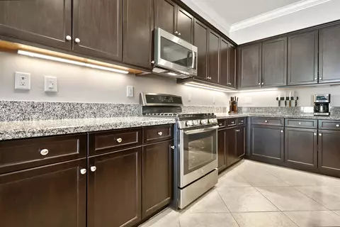 Kitchen - 43357 Valmara Ct, Indio, CA 92203 photo 4 of 5