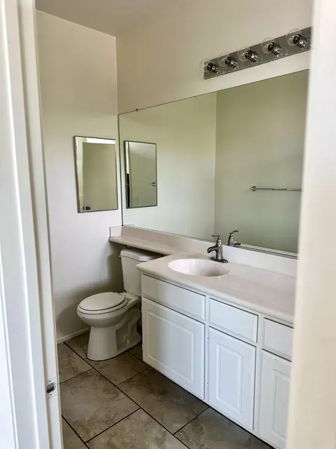 Bath - 47560 Stampede Trl, Indio, CA 92201 photo 2 of 2