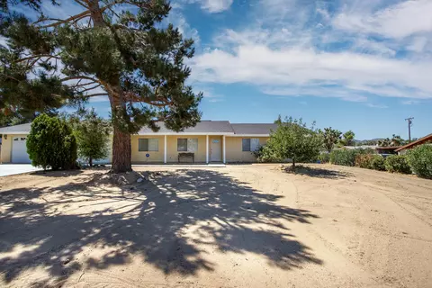 58289 Carlyle Dr, Yucca Valley, CA 92284 photo 2