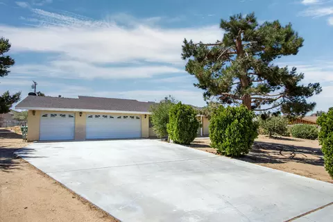 58289 Carlyle Dr, Yucca Valley, CA 92284 photo 4