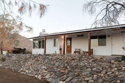 61877 Crest Circle Dr, Joshua Tree, CA 92252