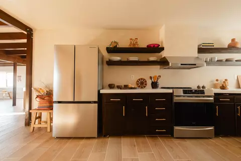 Kitchen - 61877 Crest Circle Dr, Joshua Tree, CA 92252 photo 1 of 2