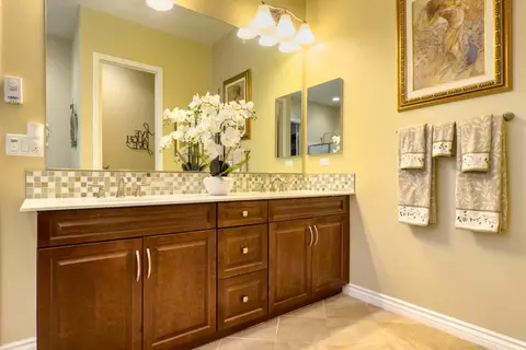 Bath - 85606 Molvena Dr, Indio, CA 92203 photo 2 of 5