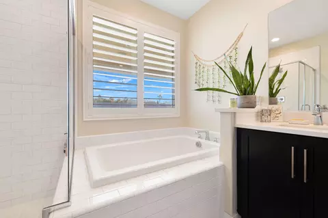 Bath - 40632 Firenze Ct, Indio, CA 92203 photo 3 of 6