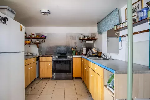 Kitchen - 66673 Daisy Ln, Joshua Tree, CA 92252 photo 1 of 1