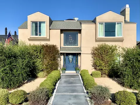 2481 Irvine Ave, Costa Mesa, CA 92627