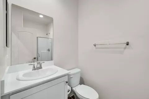 Bath - 44660 Beringer Dr, Indio, CA 92203 photo 2 of 4
