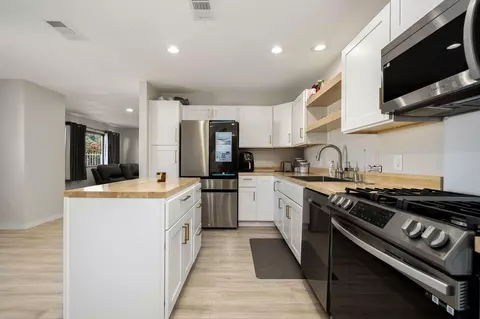 Kitchen - 43128 Kenya Dr, Indio, CA 92201 photo 3 of 4