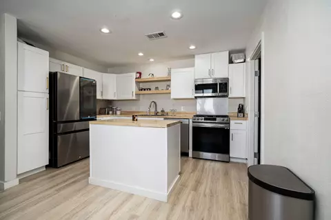 Kitchen - 43128 Kenya Dr, Indio, CA 92201 photo 1 of 4